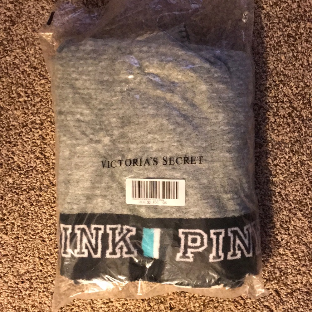 NEW PINK by Victoria’s Secret Soft Fleece Blanket